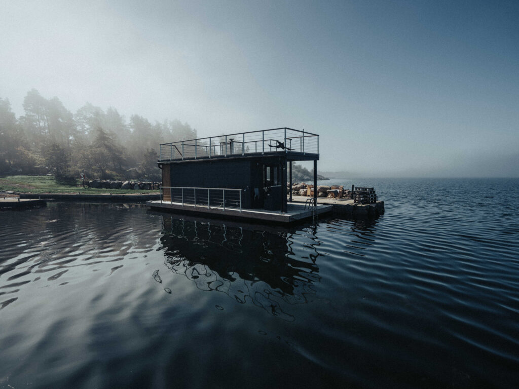 Bastubåten i morgondimman