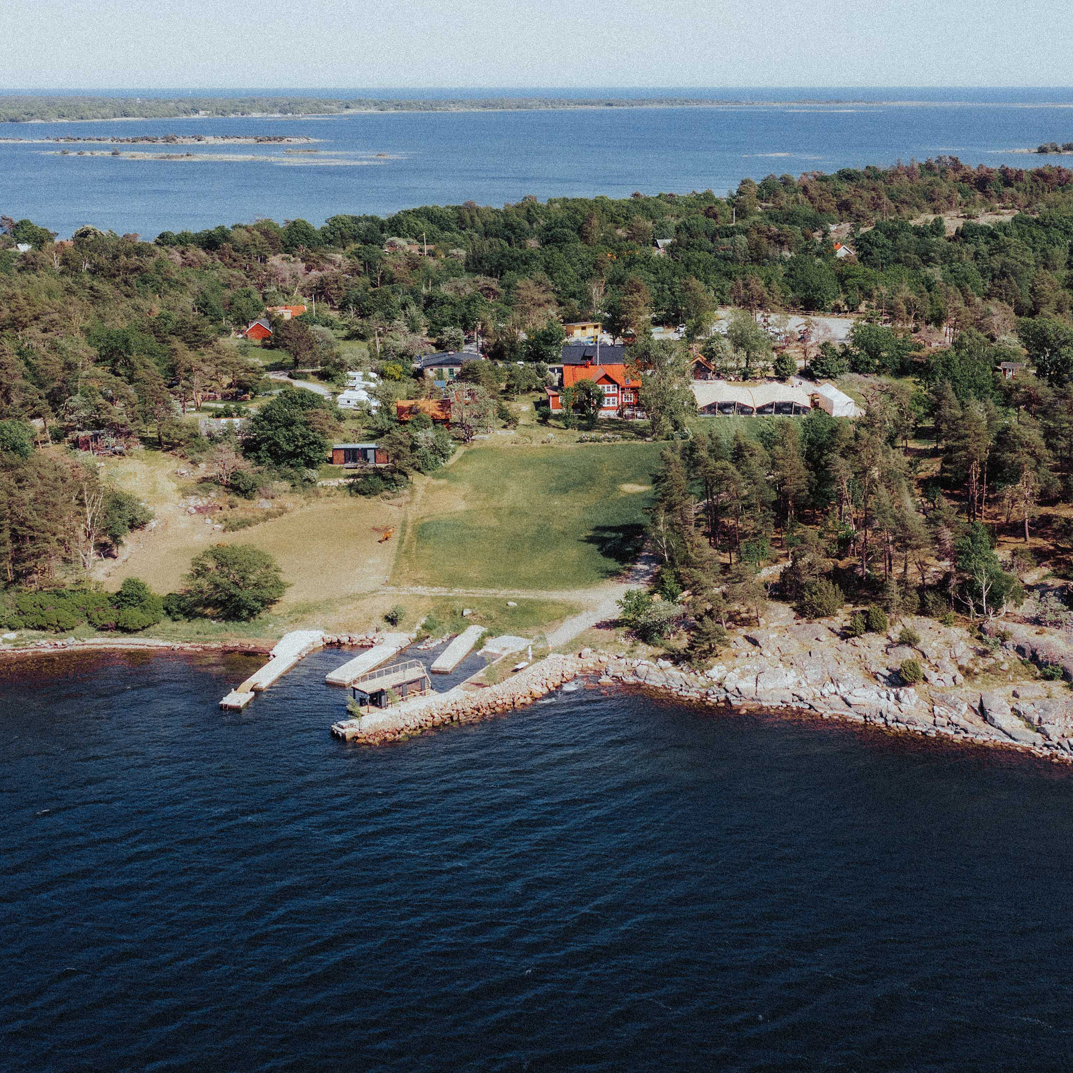 Flygbild över gården